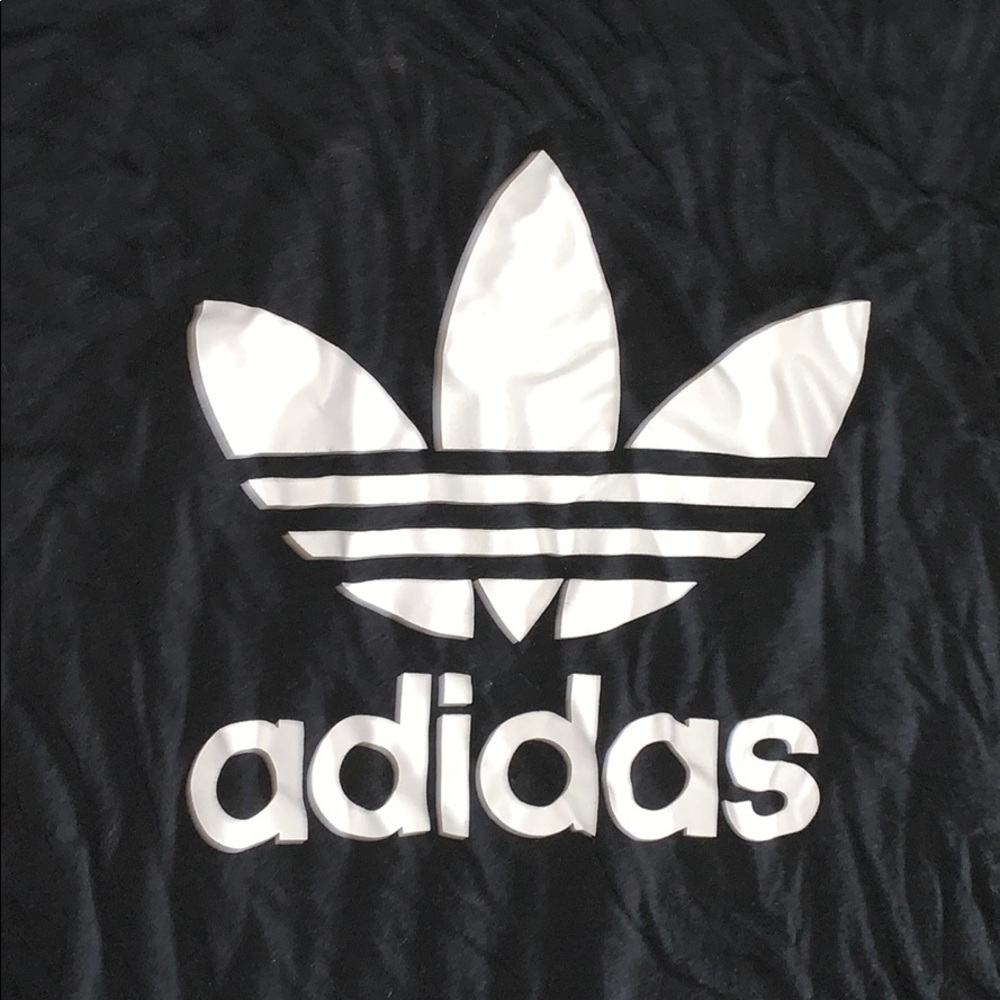 ADIDAS TEE LIGHTLY WORN!!!